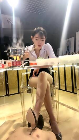 asian femdom foot worship - Chinese femdom(ä¼ºå€™æ¨¡ç‰¹åƒæµ·åº•æž_å®‡å©‰èŽ¹) Foot Worship - ThisVid.com