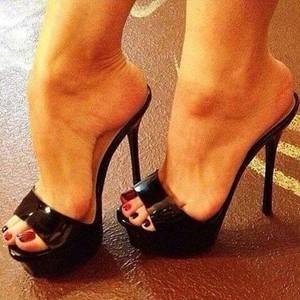 Mule High Heel Fetish Porn - I am a just man with a love of Feet, Heels, High Arches & Toe Cleavage.  Welcome to my little corner of Foot Fetish Paradise.