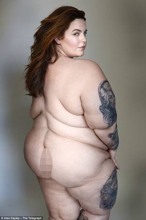 7 months pregnant nude - Size 22 Tess Holliday strips down for naked shoot at 7 months pregnant