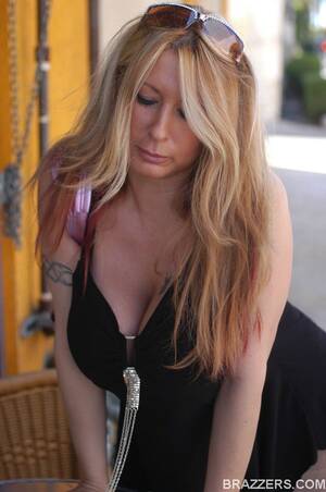 Big Tits Round Asses Summer - Blonde MILF from coffee shop Summer Sin teases with her round ass and big  tits - HD Porn Pictures