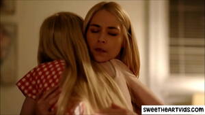 mommy fucked the babysitter - Single Mom fucks with babysitter - XVIDEOS.COM