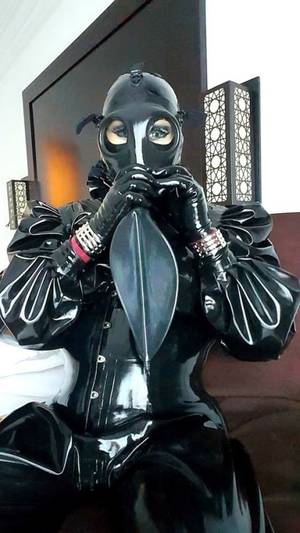 gas mask latex rubber sex swing - Naamloos