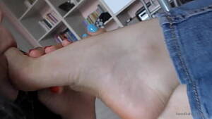 lesbian sexy feet laying down - Free Lesbian Foot Worship Porn | PornKai.com
