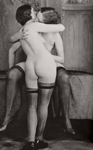 erotic vintage sapphic - classic-vintage-lesbian-erotic-nude-french-postcard-1930s-