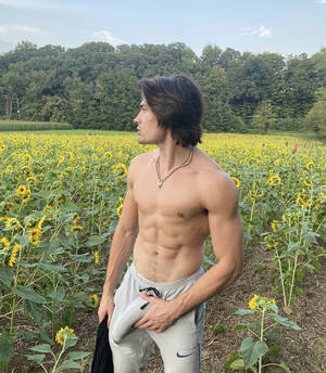 Gay Porn Cock Lengthening - Monster Cock Stretching Out Sweatpants â‹† Dickshots.com - Gay amateur dick  pics.