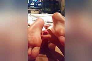 footjob tv show - Received A Superb Reverse Footjob While Watching Tv Show In Bed, leaked  Foot Fetish xxx video (
