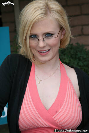 Fucking Milfs With Glasses - Short-haired blonde MILF with glasses gets fucked by black dudes -  IamXXX.com