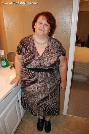 mature fat pussy lips - Mature fat mom spreading her ass cheeks and - Golden BBW - Picture 1