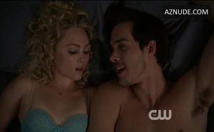 Annasophia Robb Lesbian Scene - ANNASOPHIA ROBB in The Carrie Diaries