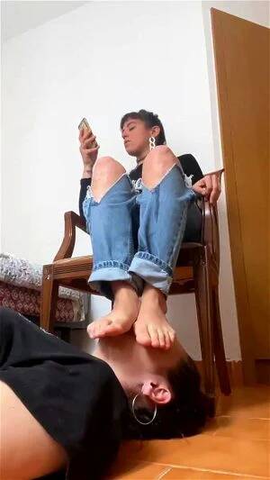 amateur girls licking feet - Watch amateur girls foot licking - Foot, Amateur, Worship Porn - SpankBang