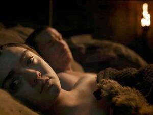 Maisie Williams Porn - Maisie Williams Tweets Reaction to Her 'Game of Thrones' Sex Scene With  Gendry