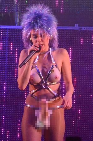 Miley Cyrus Strapon Porn - Miley Cyrus performs topless while wearing a strap-on penis