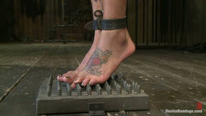 Bonnie Rotten Torture Porn - Slim and tattooed Bonnie Rotten gets chained in the stocks | Any Porn