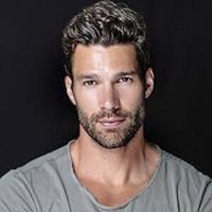 Aaron Oconnell Porn - Aaron O'Connell - Photo Gallery - IMDb