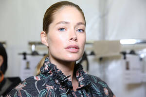 Doutzen Kroes Having Sex - Sandals SAGAN 4805 BeÅ¼owy Lakier