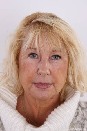 Mature Granny Porn Auditions - Old granny Regina strips for her first porno audition showing her saggy  boobs - PornPics.com