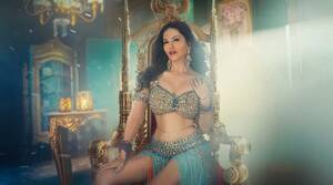 mera bollywood xxx - Sunny Leone features in tasteful recreation of Madhuri Dixit's Mera Piya  Ghar Aaya, watch video | Bollywood News - The Indian Express