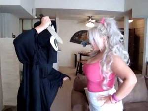 Horror Porn Tits - How to Survive a Horror Movie if you're a Blonde with Big Boobs