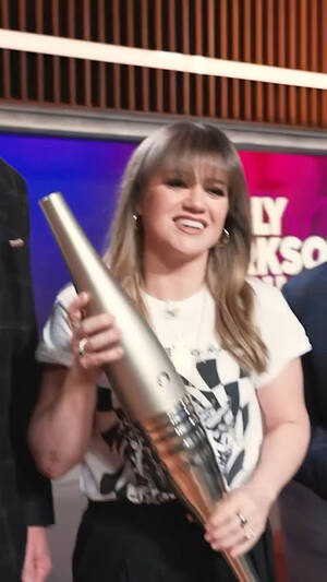 Kelly Clarkson Xxx Porn - Barbie Movie Leads to Rise In Bimbofication Fetish